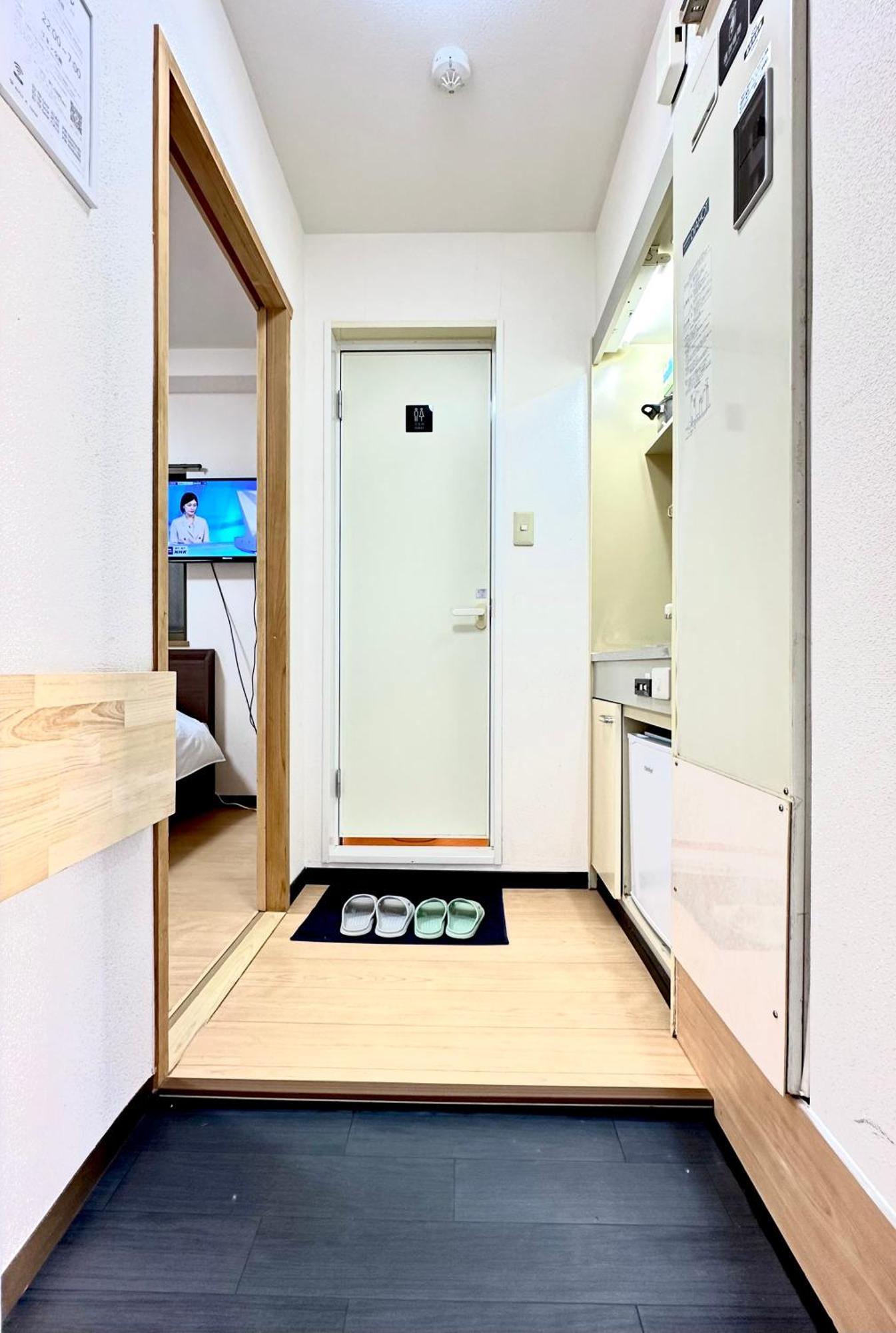101号室花園町駅と萩之茶屋駅各徒歩2分ベット2台専用バスルーム付きな格安民泊 * 大阪市